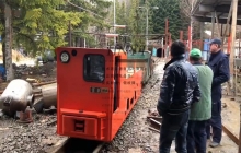 7噸湘潭礦用電機(jī)車出現(xiàn)脫軌問題后該做什么？
