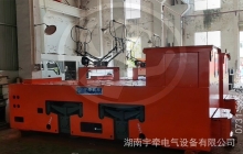 新疆一批14噸架線式湘潭電機(jī)車發(fā)往金礦